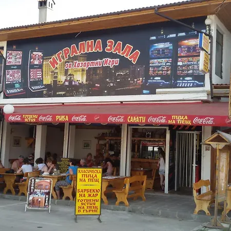 Zlatnoto Pile Restaurant & *